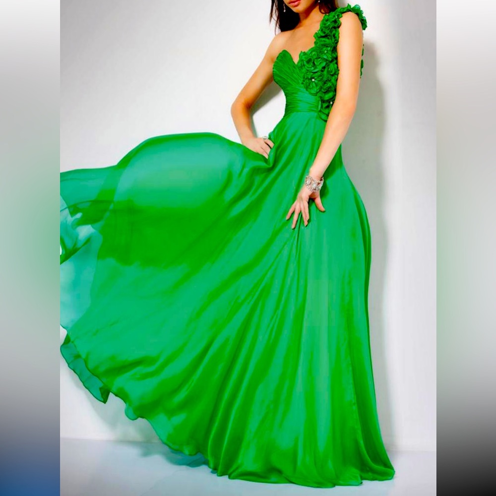 Lovely Jovani Prom dress. Color is Red. Size 2.